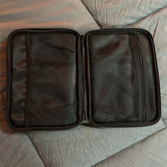 Organizing Case - Picture 4 of 7